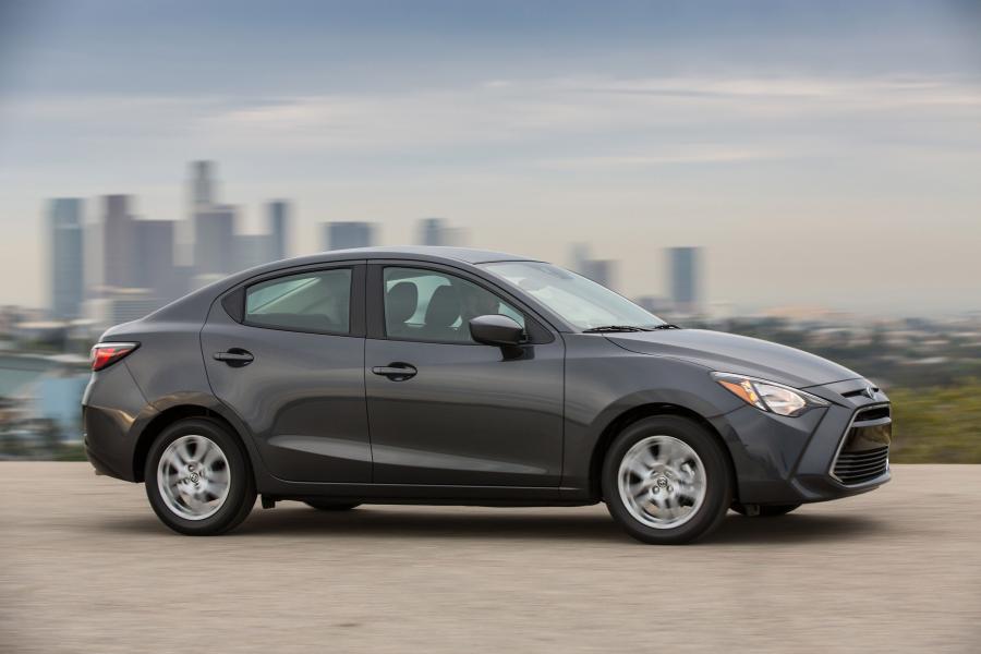  Scion iA 2015 года  (фото 14 из 31)